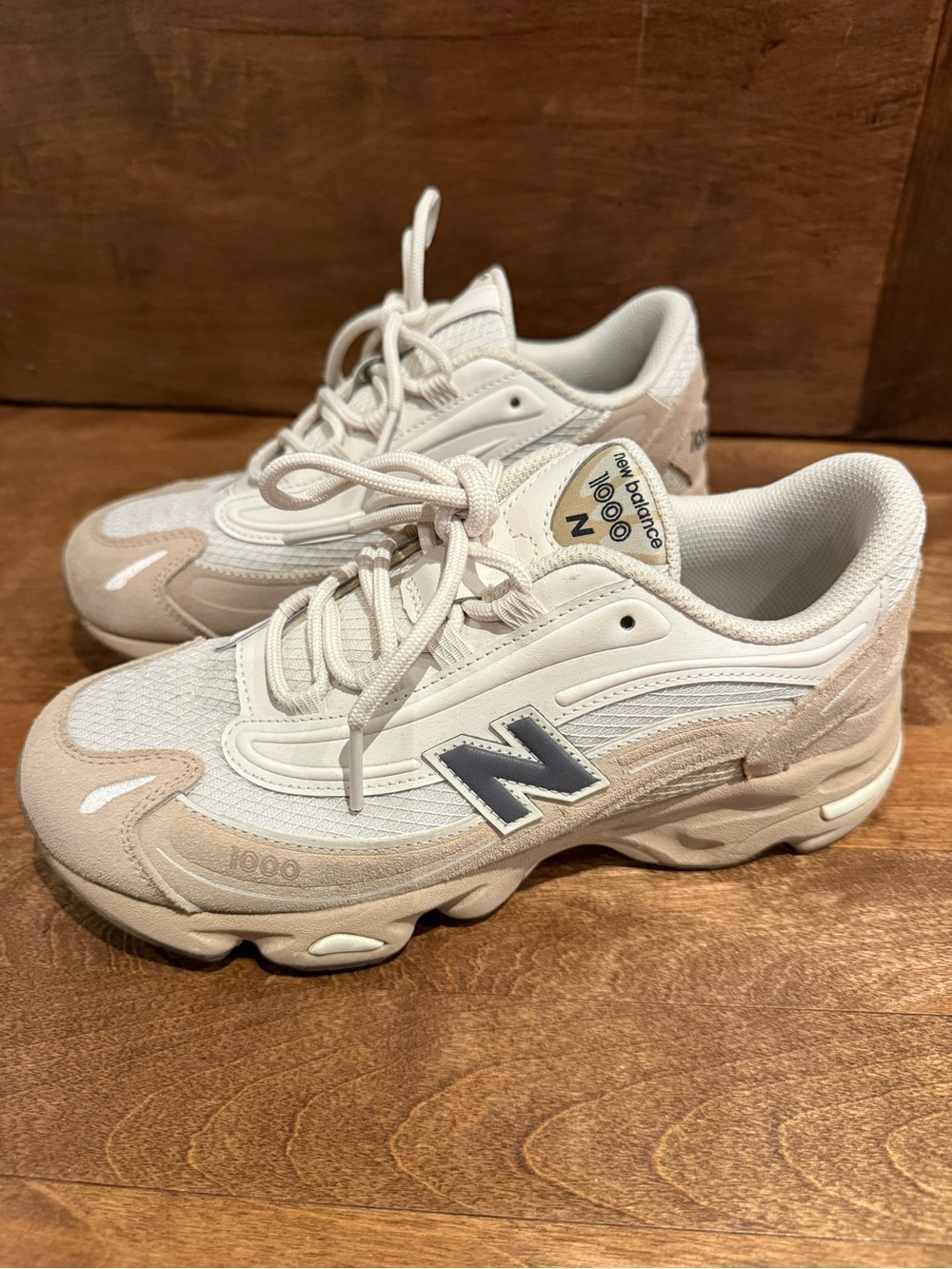 New Balance Kids Cream and Gray 1000 Lace-Up Sneakers (never worn)